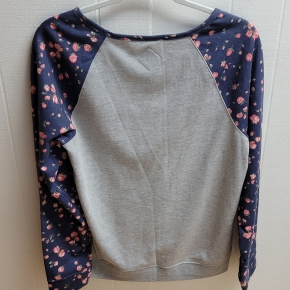 Womens volcom sweatshirt with floral sleeves - Picture 2 of 5